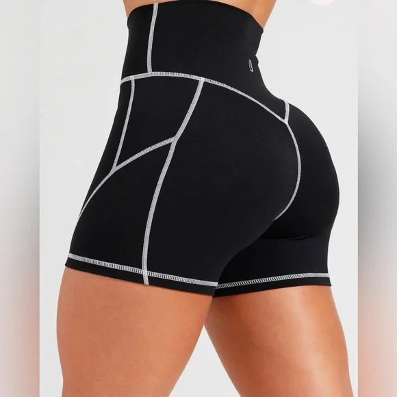 Buffbunny Wave Short Onyx Black and White Women’s Medium NWT - Picture 2 of 6